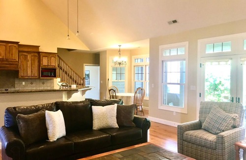 Pisgah Forest House | Location! Pis Nat F., DuPont, Brev. & Ash. 5 bedrooms, 3.5 baths, Sleeps 16!