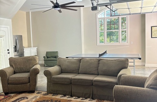 Pisgah Forest House | Location! Pis Nat F., DuPont, Brev. & Ash. 5 bedrooms, 3.5 baths, Sleeps 16!