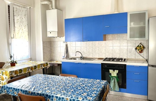 Senigallia Apartment | Location: privileged position, 30 meters from the sea, with large external court