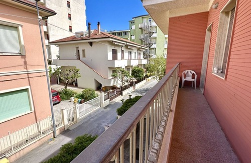 Senigallia Apartment | Location: privileged position, 30 meters from the sea, with large external court