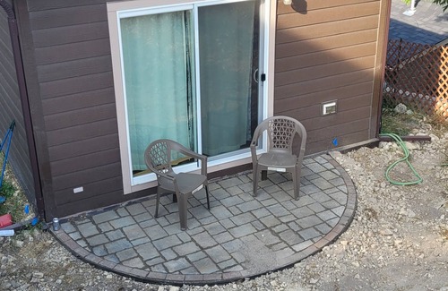 Helena House | Location! Trails! View! Dog friendly.