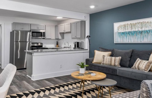 Forest Park Apartment | Location Updated w King Bed and Fast Wifi