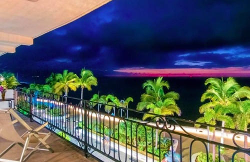 Downtown Puerto Vallarta Condo | Location & View ! Luxury Oceanfront Condo, Downtown Puerto Vallarta on Malecon *