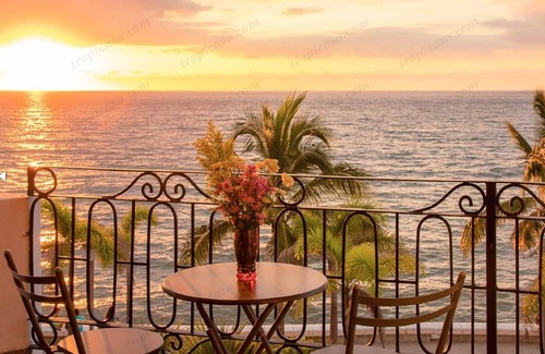 Downtown Puerto Vallarta Condo | Location & View ! Luxury Oceanfront Condo, Downtown Puerto Vallarta on Malecon *