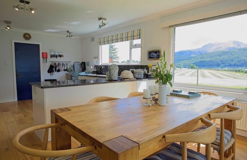 Fort William House | Loch-side House with Stunning Mountain and Loch Views