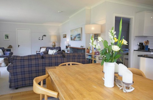 Fort William House | Loch-side House with Stunning Mountain and Loch Views