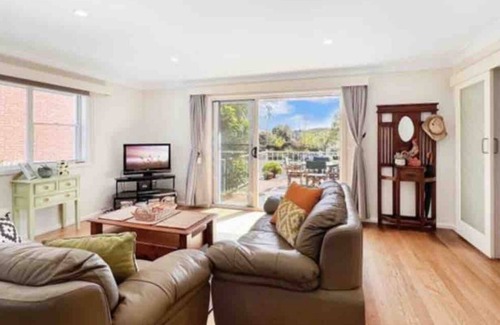 Loch House | Loch Village Guesthouse-ensuite spa-Pet friendly
