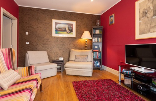 Crieff Cottage | Locherlour Mill Cottage in Crieff. Perfect for couples. Pets Welcome. Accessible.