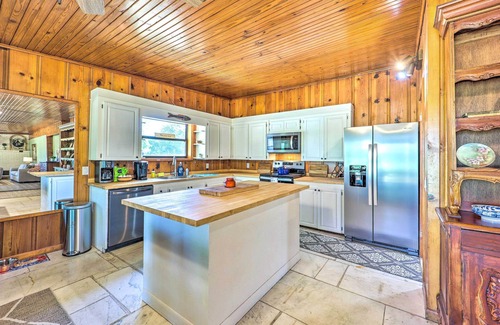 Grove House | 'Lochview Lodge' Idyllic Farmhouse in Grove!