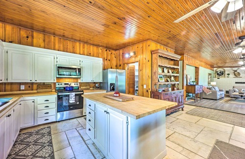 Grove House | 'Lochview Lodge' Idyllic Farmhouse in Grove!