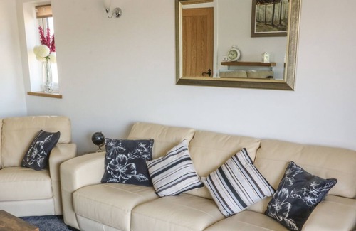 Gargrave House | LOCK VIEW, pet friendly, luxury holiday cottage in Gargrave