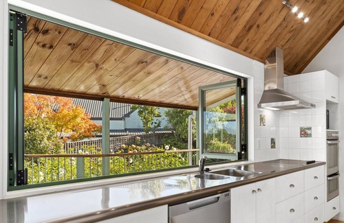 Richmond Heights House | Lockwood Views – Taupo Holiday Home