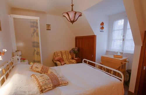 Locronan House | LOCRONAN. Rest between sea and land,; calm, 5mn from the beach.jardin.