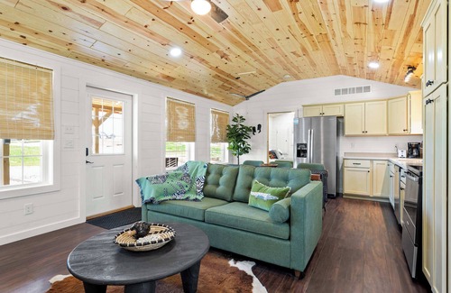 Williamstown Cabin | Lodge 115 at Eden Reserve—Safari Cabin Near Ark