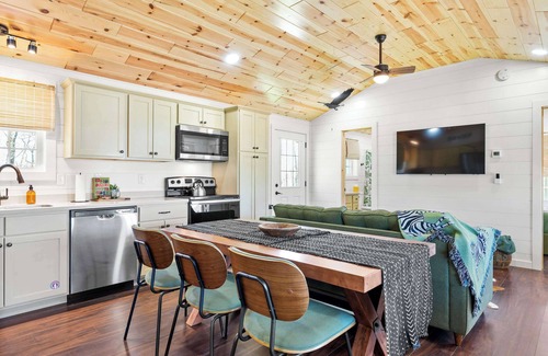 Williamstown Cabin | Lodge 115 at Eden Reserve—Safari Cabin Near Ark