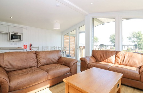 Perth Cottage | LODGE 14 - THE TAY (FAMILY), family friendly, with hot tub in Errol