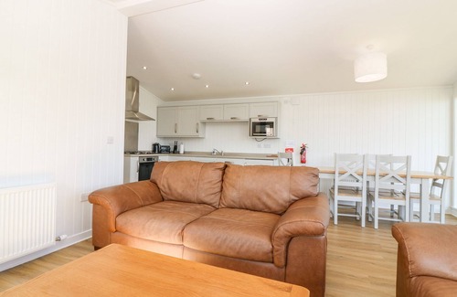 Perth Cottage | LODGE 14 - THE TAY (FAMILY), family friendly, with hot tub in Errol