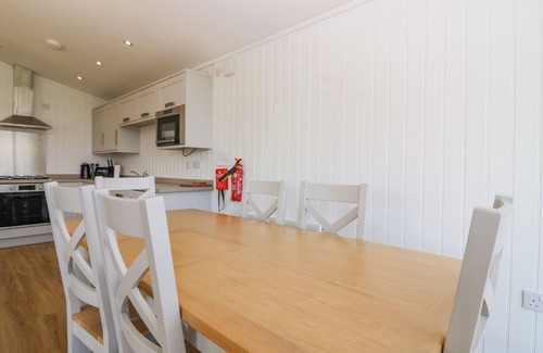Perth Cottage | LODGE 14 - THE TAY (FAMILY), family friendly, with hot tub in Errol