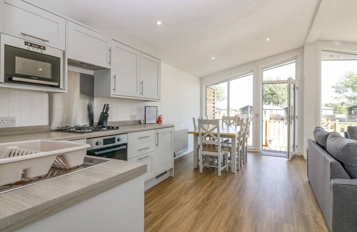 Errol Cottage | LODGE 17 - RANNOCH (FAMILY), family friendly, with hot tub in Errol