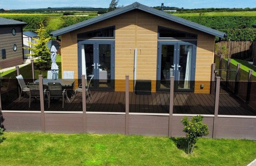 Runswick Bay Cottage | LODGE 18 - THE PINES, pet friendly, with a garden in Runswick Bay