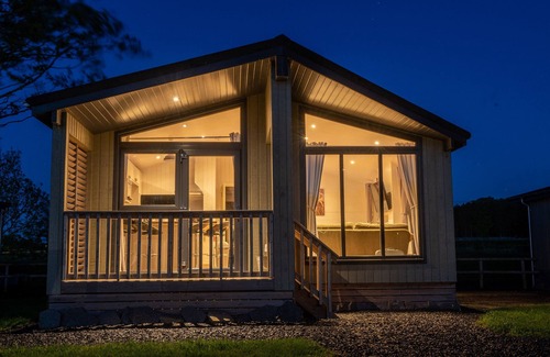 Errol Cottage | LODGE 2 - KINNOULL, romantic, luxury holiday cottage in Errol