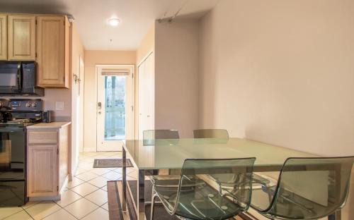 Hood River Apartment | Lodge 27 with Gear Storage Onsite