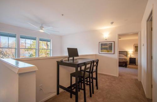 Hood River Apartment | Lodge 27 with Gear Storage Onsite