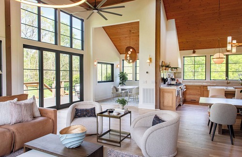 Leipers Fork Cabin | Lodge at Leipers Fork, luxury and beauty.