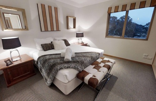 Perisher Valley Resort | Lodge Chalet (for 7), The Stables Resort Perisher