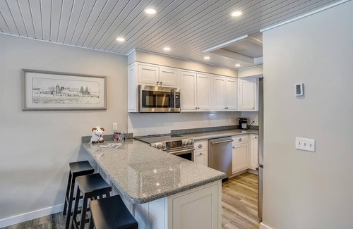 Stowe Area Condo | Lodge Condo 16: 2 br, a/c, summer pool, fireplace, free ski shuttle!