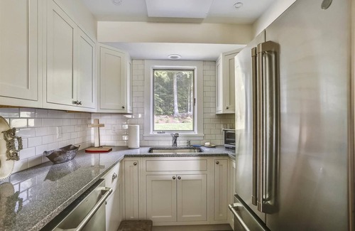 Stowe Area Condo | Lodge Condo 35: Slopeside 2 br, fireplace, free ski shuttle, a/c, summer pool!