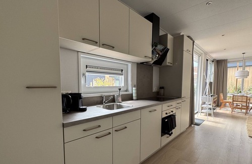 Ouddorp Cabin | Lodge Duynhof 4 holiday home in Ouddorp near the North Sea