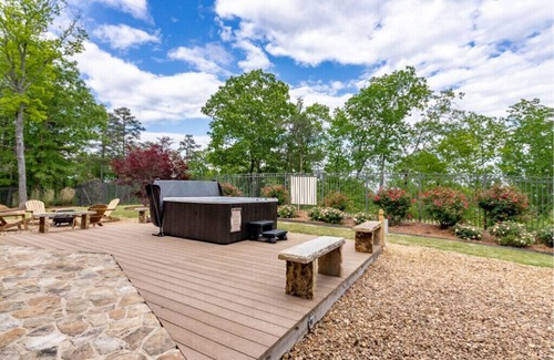 Dawson Cabin | Lodge @ Little River Retreat w/Hot Tub - Sleeps 12