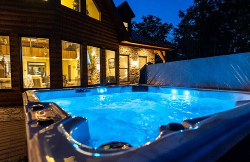 Dawson Cabin | Lodge @ Little River Retreat w/Hot Tub - Sleeps 12