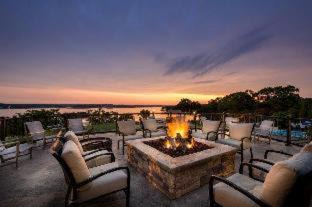 Village of Four Seasons Resort | Lodge of Four Seasons Golf Resort, Marina & Spa