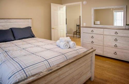Bradford House | Lodge on Lamoka Guest House