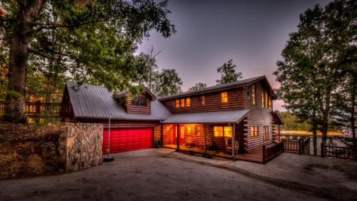 Blue Ridge House | Lodge on the Lake