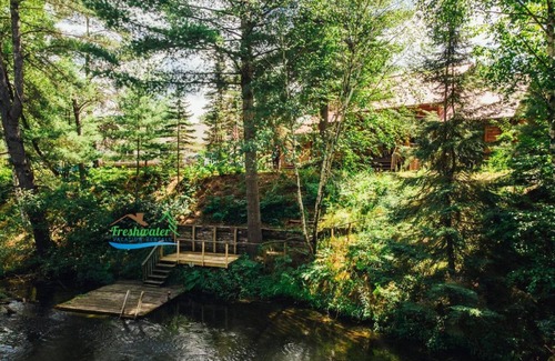 Grayling Cabin | Lodge on the Manistee:Cozy Up with River Views & Fall Colors—Your Autumn Retreat Awaits