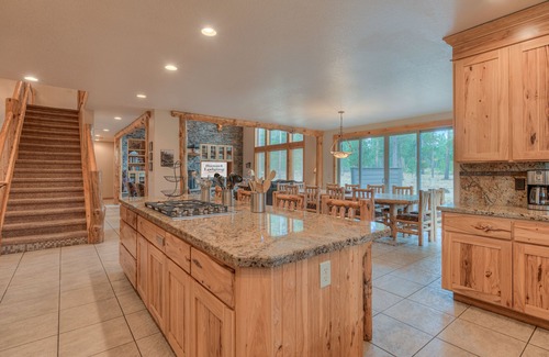 Sunriver House | Lodge Retreat, AC, Hot Tub, Pet Friendly (with fee), SHARC, 20 Sleeper
