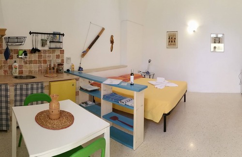 Presicce Apartment | Lodge Scirocco for 2 p with kitchen, in Masseria with shared pool in Salento