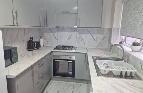 Liverpool City Centre House | Lodge - Sleeps 10 & Free Parking