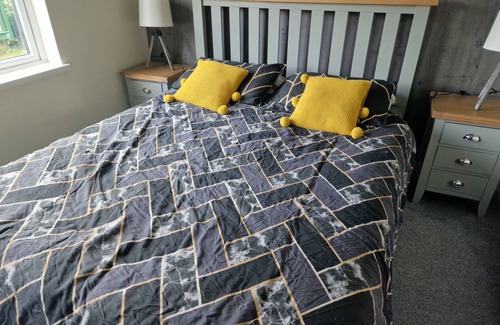 Llanfair Caereinion Cabin | Lodge - Sleeps 6, hot tub & pet friendly