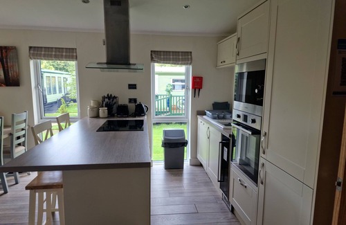 Llanfair Caereinion Cabin | Lodge - Sleeps 6, hot tub & pet friendly