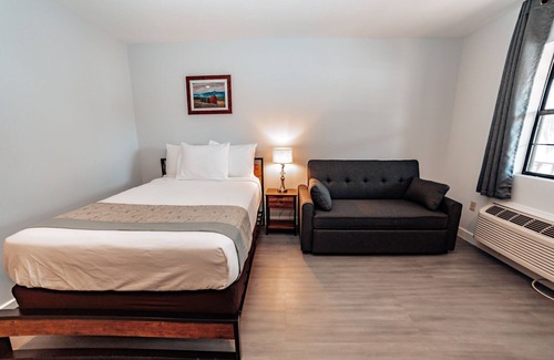 Spring City Hotel | Lodge Studio Suite Room