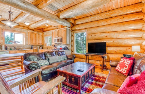 Government Camp House | Lodge with Two Decks & Great Location Close to Lake and Skiing