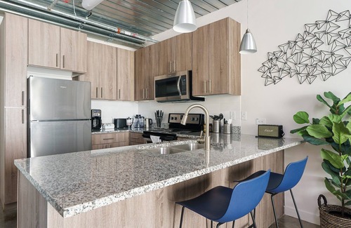 Midtown Apartment | Lodgeur | Gorgeous 1BR loft w/patio | Midtown