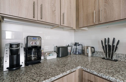 Midtown Apartment | Lodgeur | Gorgeous 1BR loft w/patio | Midtown