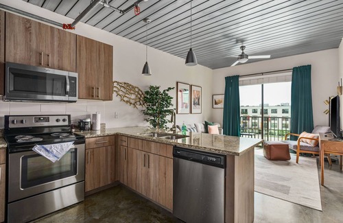 Midtown Apartment | Lodgeur | Trendy 1BR loft w/office | Midtown