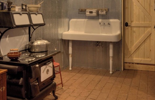 Wayne County House | Lodging EXTRAORDINAIRE!