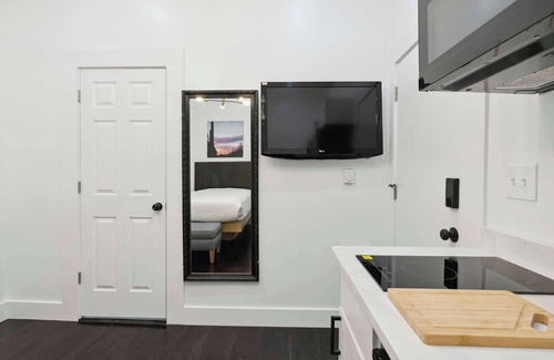 West Philadelphia Apartment | Lodgyy - Chic & comfortable Double-bed Suite